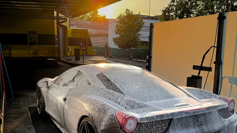 Auto richtig waschen – Schritt-für-Schritt Anleitung für streifenfreien Glanz